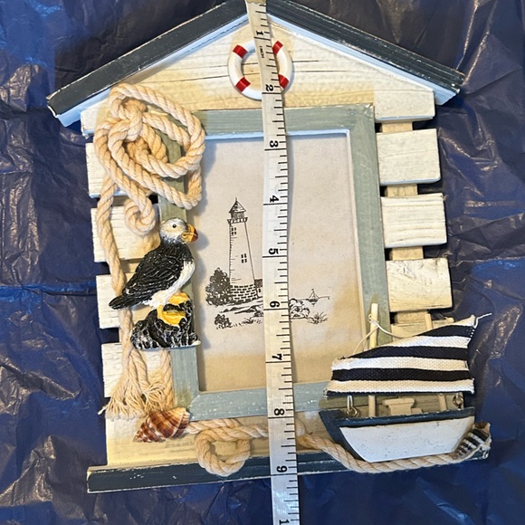 Wooden picture frame. - Picture 2 of 4